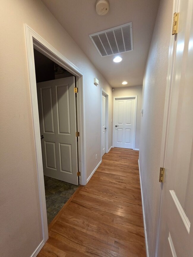 Building Photo - One-Story Home with Sound View in a Desira...
