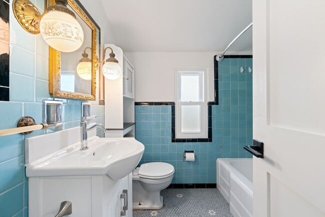 Building Photo - Newly Renovated 3Bd/1.5 Bath Home -- Available NOW!