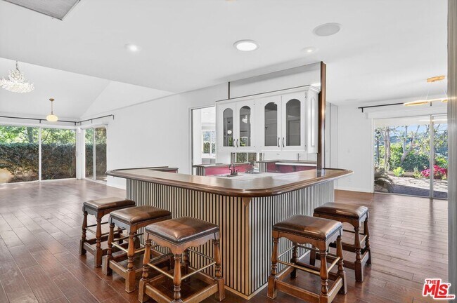 Building Photo - 3713 Dellvale Pl