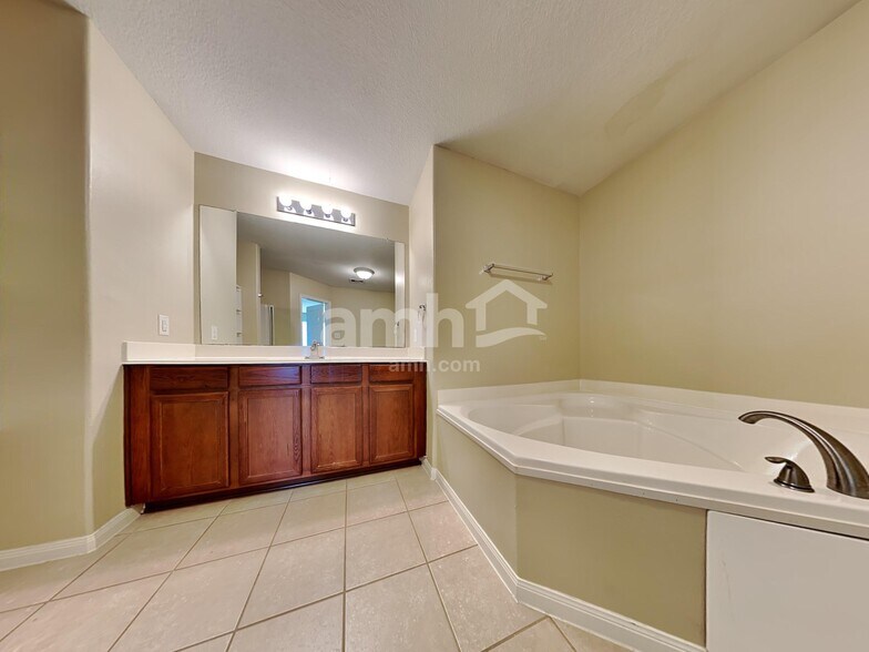 Building Photo - 9415 White Diamond Ln