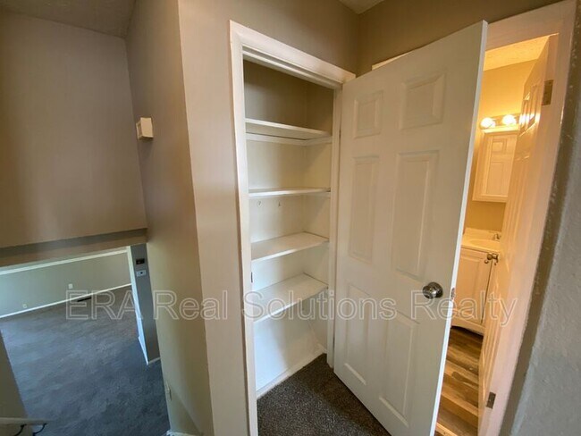 Building Photo - 2562 Bracebridge Dr