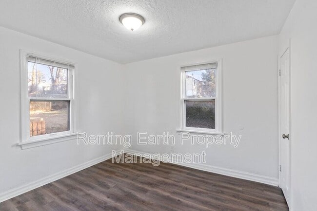 Building Photo - 588 Cosie Dr