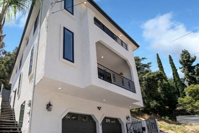 Building Photo - 9455 Hillhaven Ave