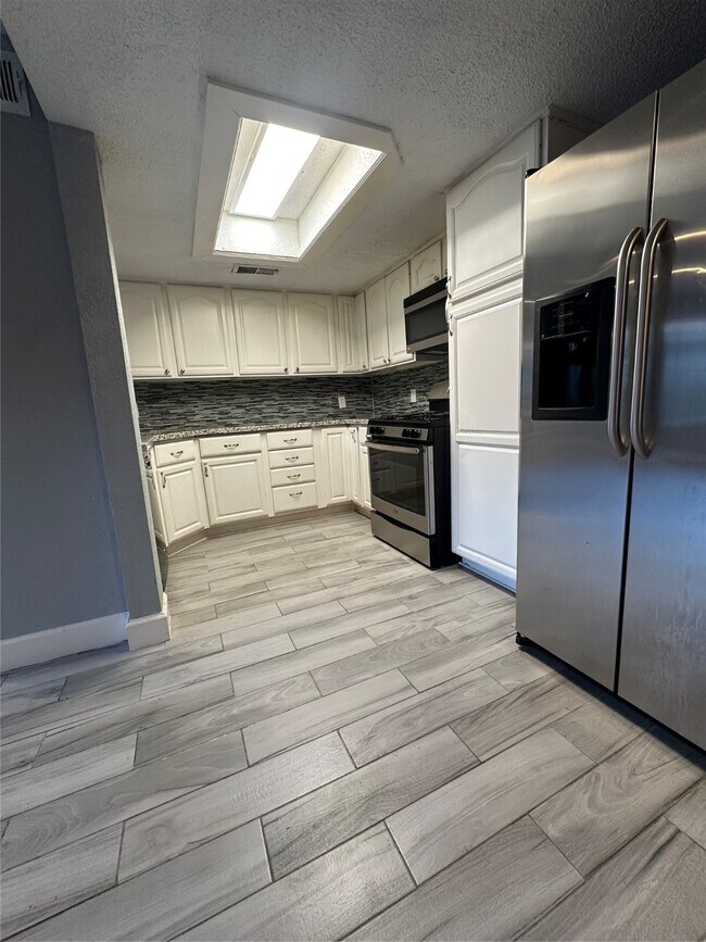 Building Photo - 2515 Oak Hill Dr