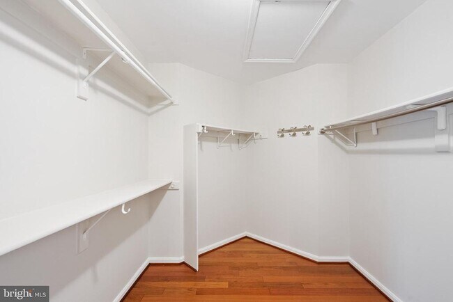 Building Photo - 2393 Watters Glen Ct