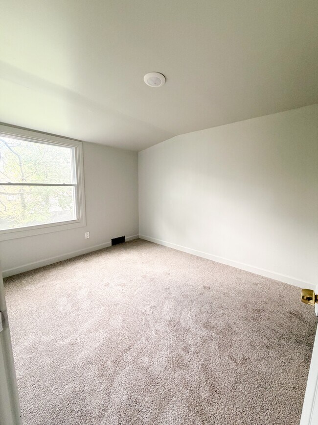 Building Photo - 15815 Evergreen Rd
