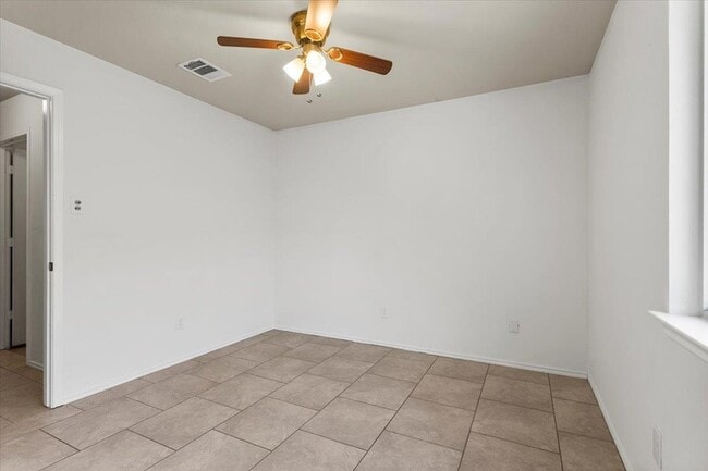 Building Photo - 2721 Breezy Point Cove