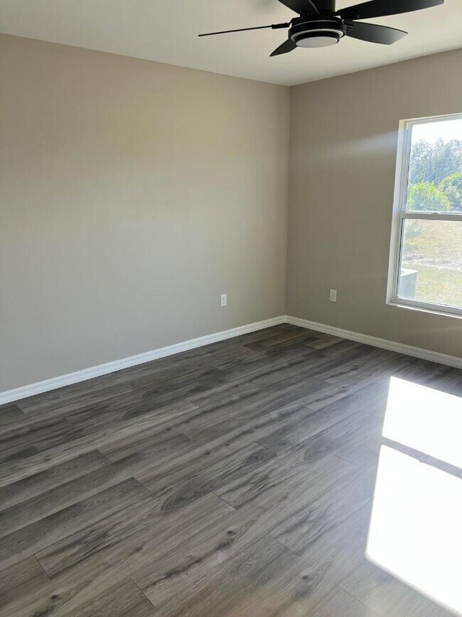 Building Photo - 372 Compese Ave S