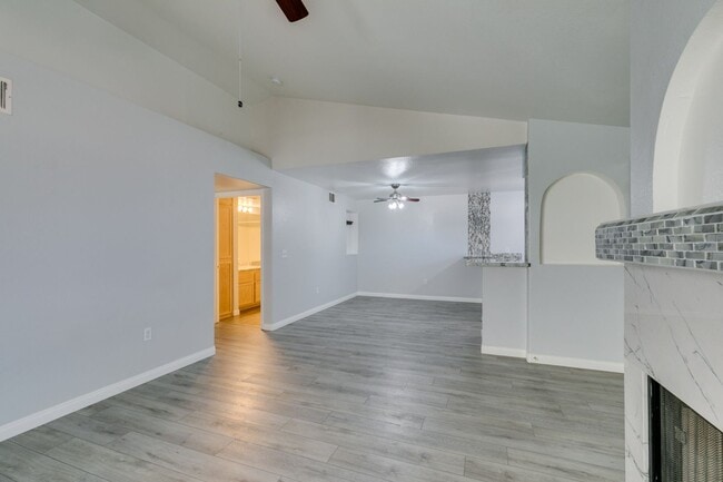 Building Photo - Updated 2-Bedroom Condo with Fireplace