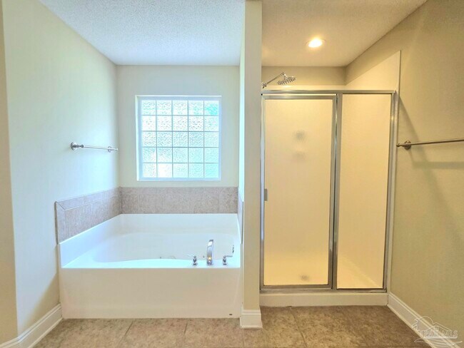 Building Photo - 6057 Paige Pointe Dr