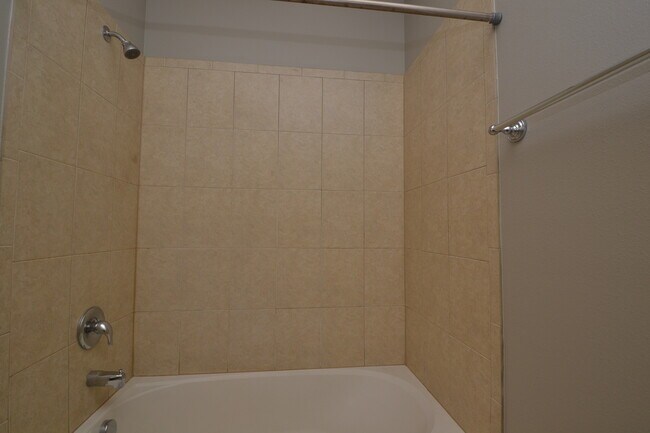 Building Photo - Gorgeous 3/2.5 Townhome in East Orlando ~ ...