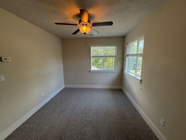 Building Photo - Spacious 3 Bedroom Home with Main-Level Primary Suite in Greenbriar Commons