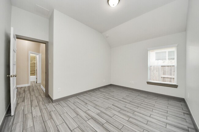 Building Photo - 211 Pleasant Hl Wy