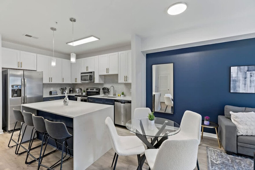 Building Photo - 205 S Kings Dr