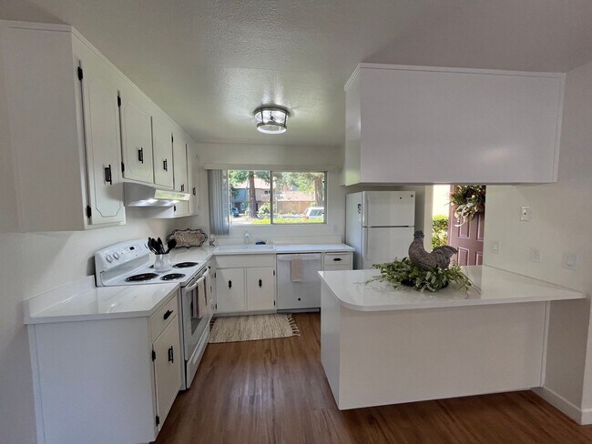 Building Photo - Charming 2-Story Condo on Greenbelt-$500 O...