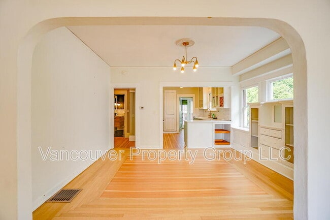 Building Photo - 2308 Harney St