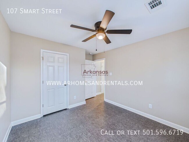 Building Photo - 107 Smart St