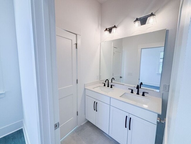 Building Photo - 16 Nats Ct