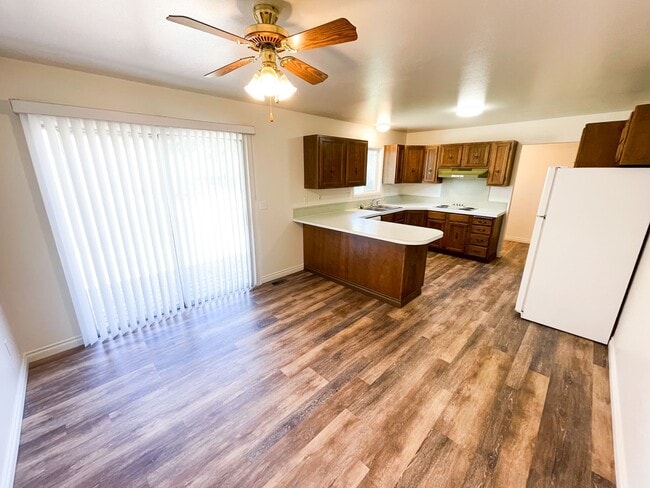 Building Photo - 3 Bedroom, 2 Bath
