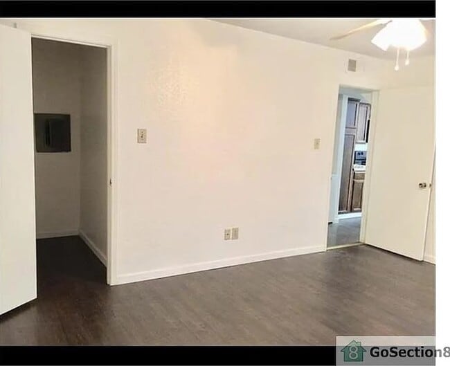 Building Photo - 9815 Walnut St