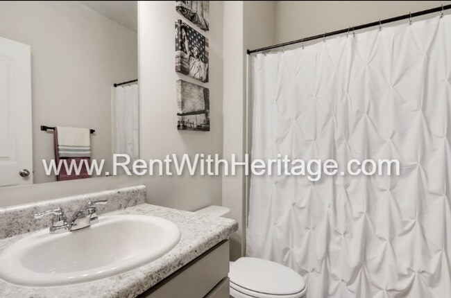 Building Photo - Custom DR Horton Home in Popular Overlook at Camp Creek/ Attention to Detail / Fantastic Location