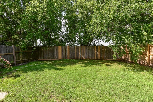 Building Photo - 3910 Peperport Dr