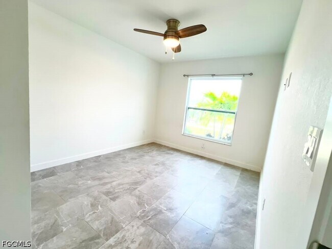 Building Photo - 4622 SW 7th Pl