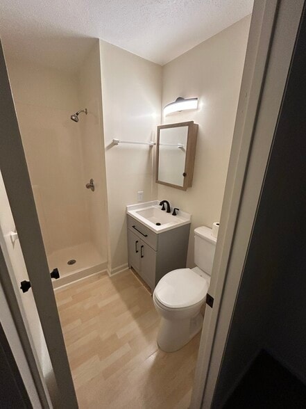 Master bath. Stall shower - 115 Wakefield Dr