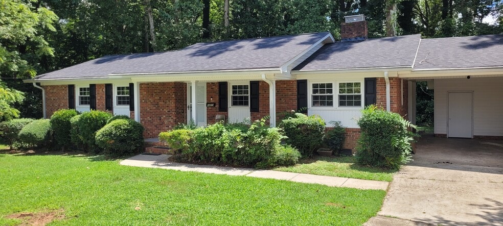 Building Photo - 1301 Pisgah Church Rd