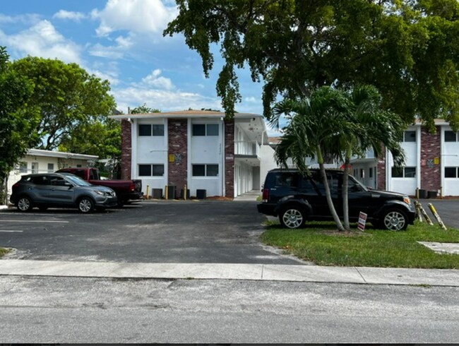 Building Photo - 2220 Madison St Hollywood, FL 33020