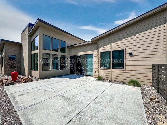 Building Photo - 7024 E Los Carneros Dr