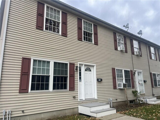 Primary Photo - 11 Newcomb St