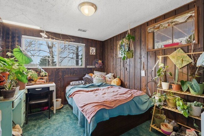 Building Photo - 4050 Taylor Ave