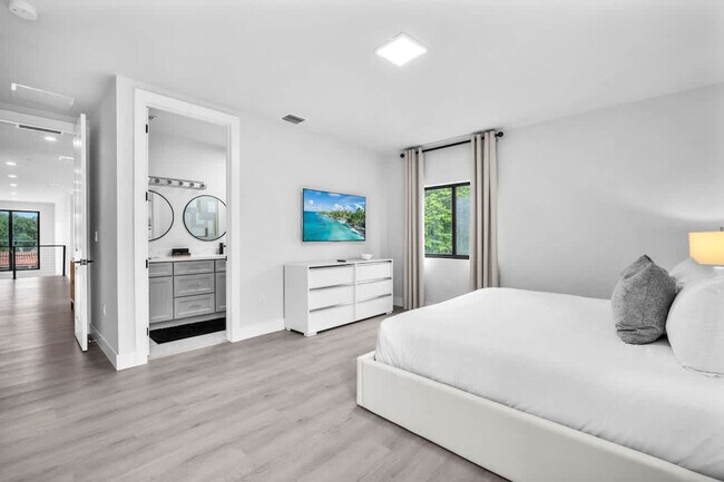 Building Photo - 2951 NW 13th St