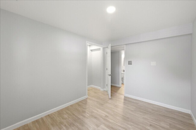 Building Photo - 5481 Saddler Ln