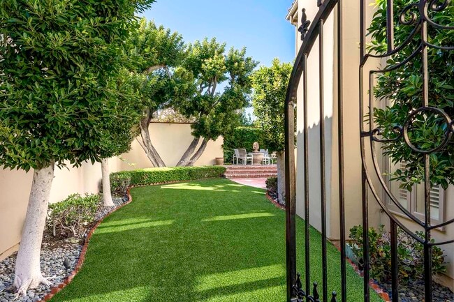 Building Photo - 369 Avenida Granada St