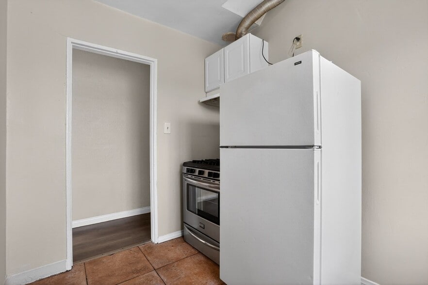 Building Photo - 1157 E 21st St