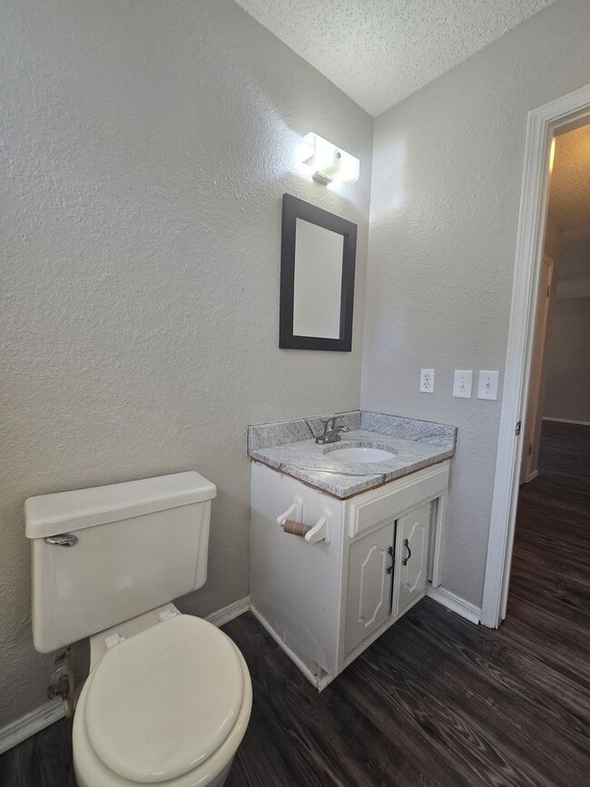 Building Photo - 3 Bedroom 2 Bath home in Shawnee!