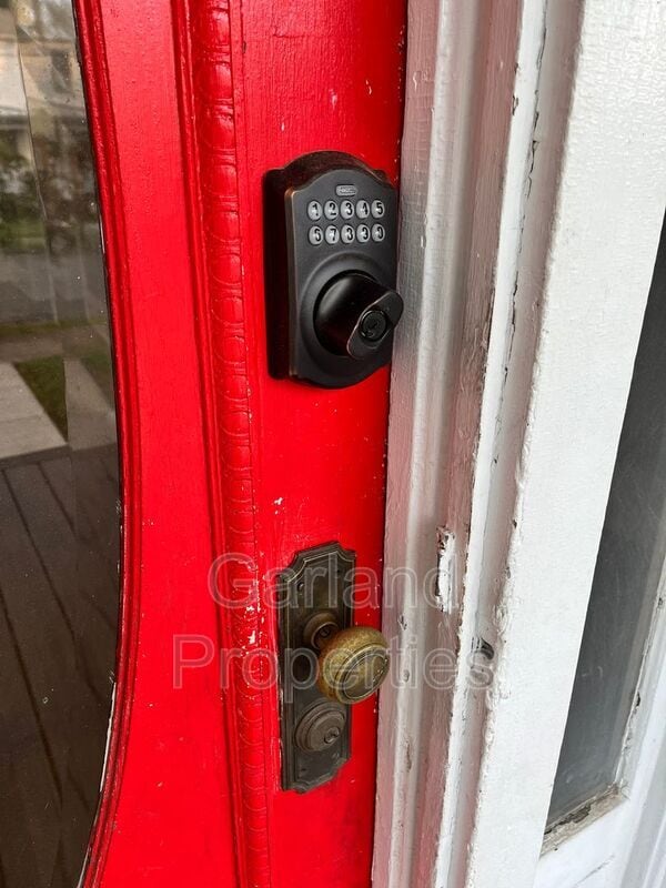 Building Photo - 833 Wasena Ave SW