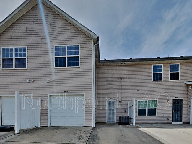 Building Photo - 8616 Thomas Ln