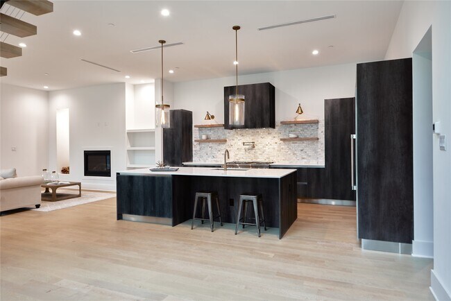 Building Photo - 8926 Croes Dr