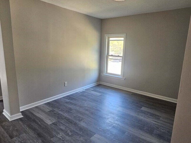 Building Photo - 250 Anderson Ave