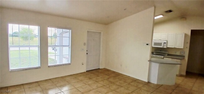 Building Photo - 411 NE Juanita Pl