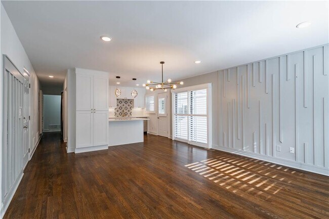 Building Photo - 3860 Carlton Dr