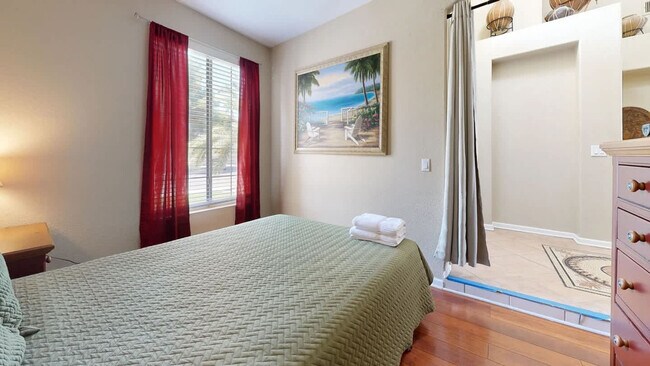 Building Photo - 853 N Blackstone Ct