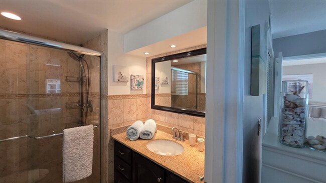 Building Photo - 2801 Somerset Dr