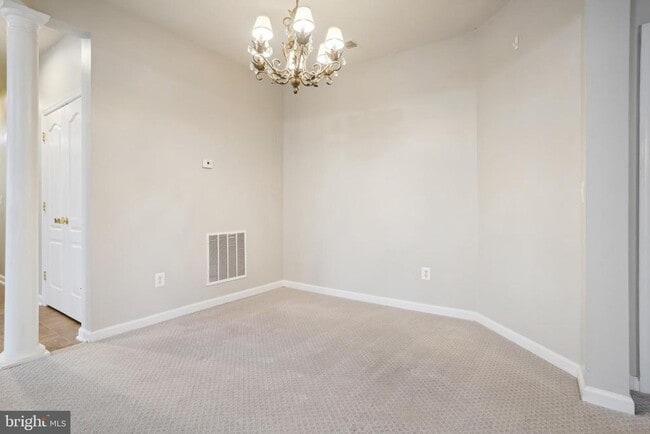 Building Photo - 13930 Greendale Dr