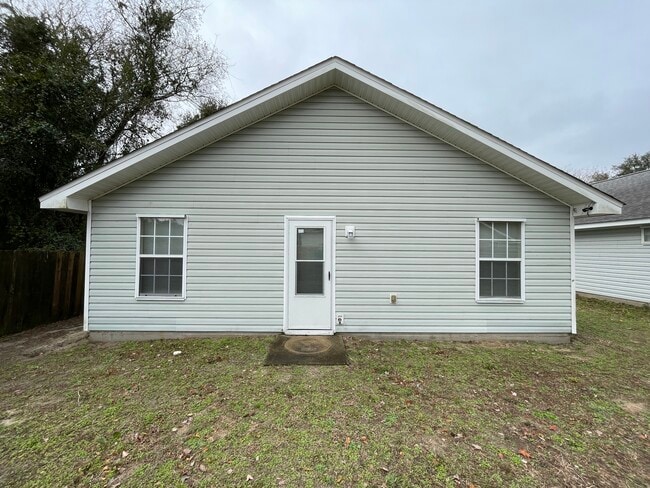 Building Photo - 5200 Arrowhead Rd