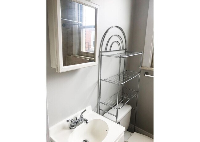 Building Photo - 343-345 Ludlow Avenue