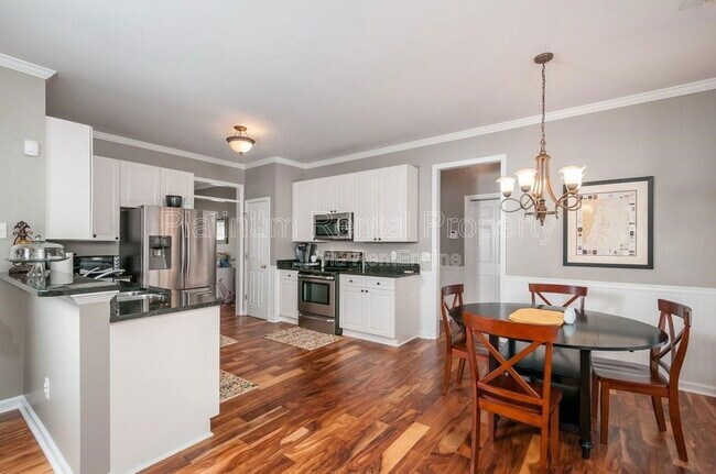 Building Photo - 925 Briars Bend